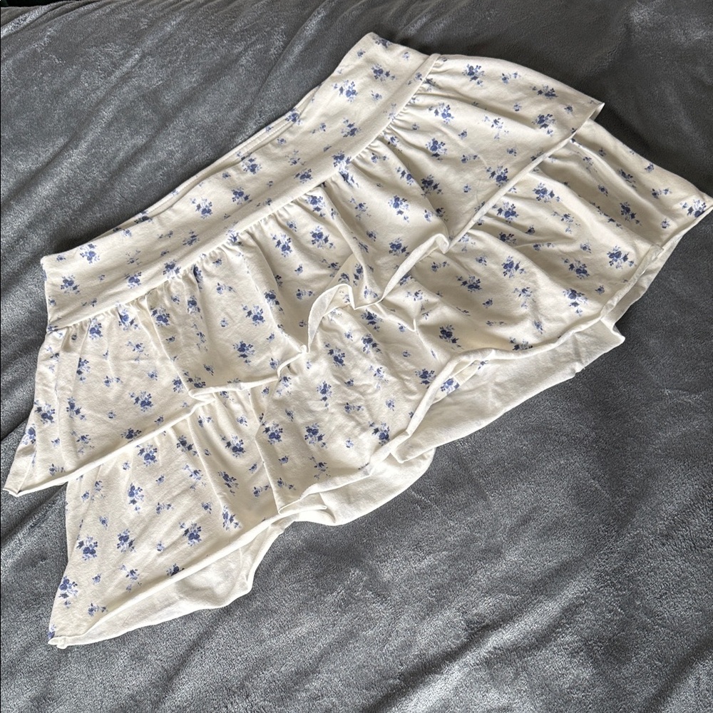 White and blue floral skort